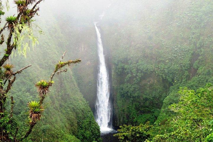 Excursion d'une journée complète au volcan Arenal au départ de San Jose