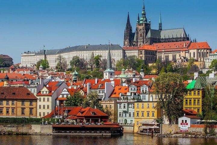 Excursão privada de meio dia em Praga de carro