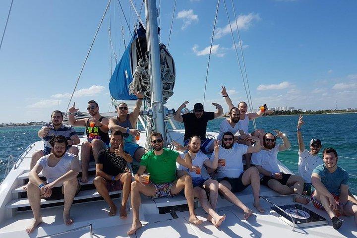 Expérience de navigation en catamaran et excursion de plongée en apnée à Isla Mujeres