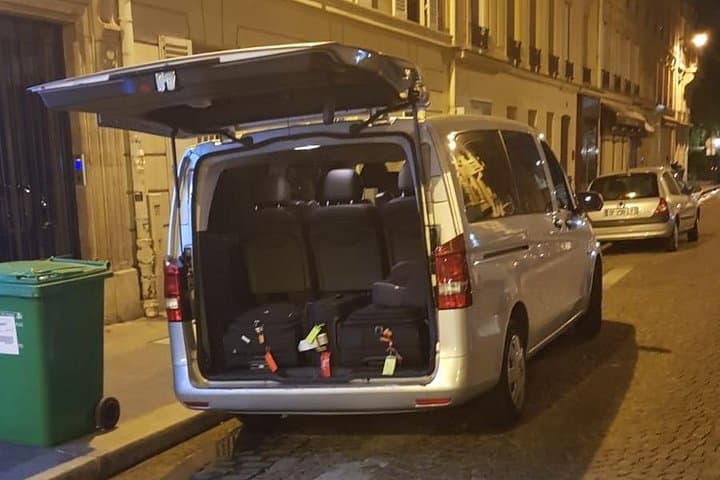 Shuttle Departure from Paris Hotel/Apartment to the Airport