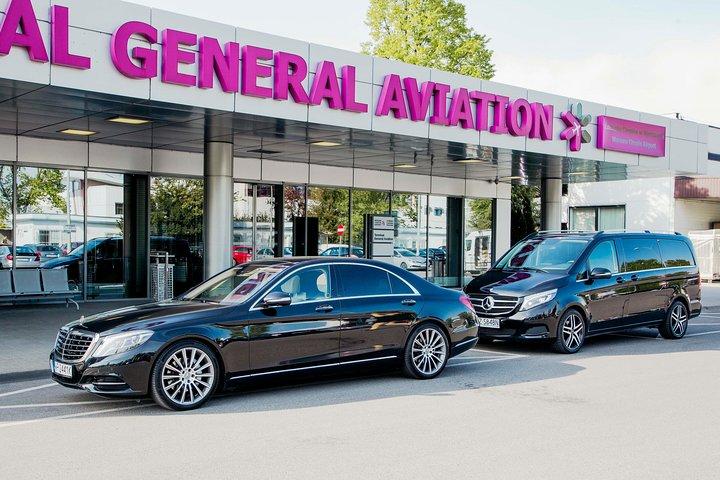 Privévervoer per auto op sociale afstand van of naar de luchthaven Warschau Chopin