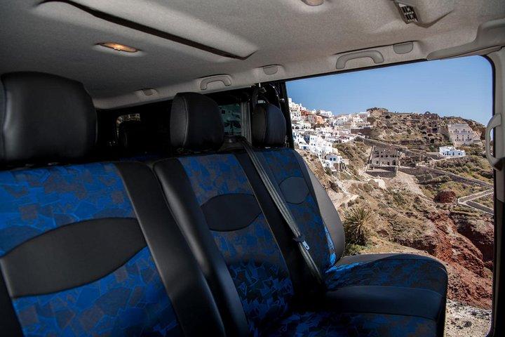 Traslado privado desde / hacia el aeropuerto de Santorini hasta cualquier lugar en la isla de Santorini