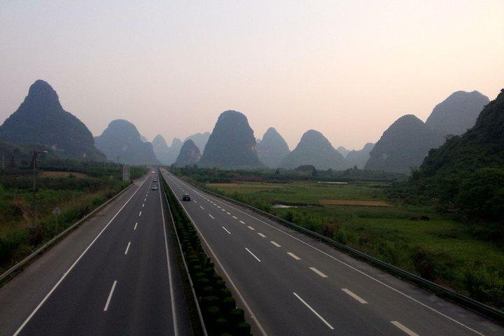 Guilin Liangjiang International Airport (KWL) til GUILIN hotel