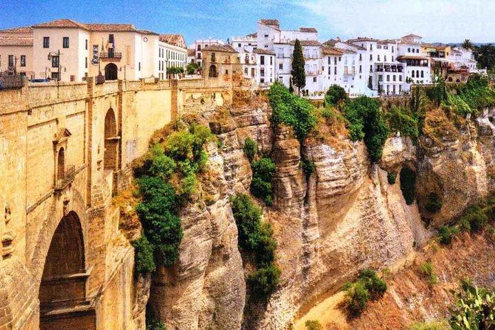 Privétransfer van Sevilla naar Granada met een bezoek aan Ronda