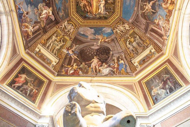 コロッセオ・トレビの泉(Coliseum Trevi Fountain)バチカンとシスティーナ礼拝堂を含む2日間のツアーでのローマ