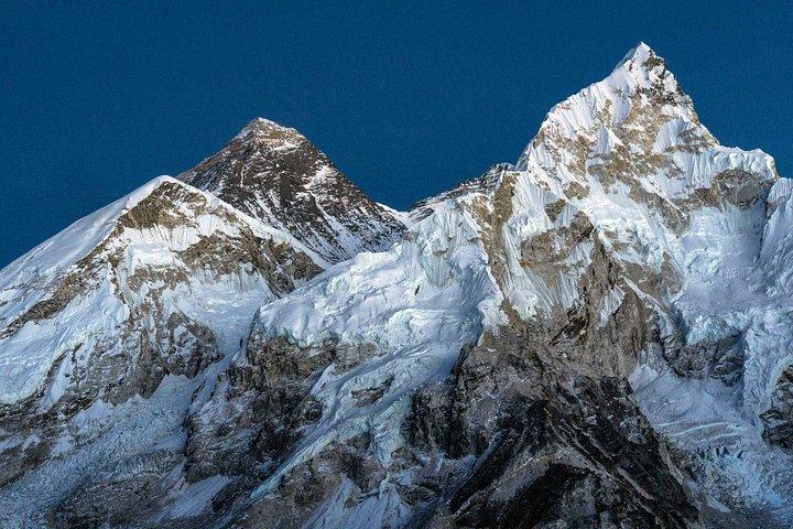 Everest Base Camp Trekking pelo Lago Gokyo