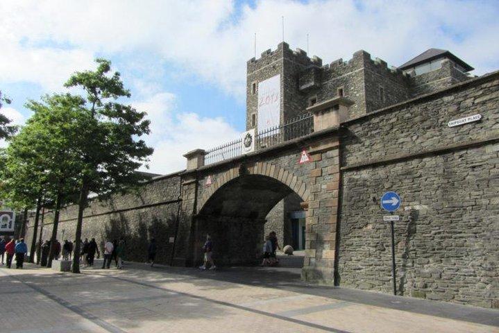Excursión privada de lujo de un día a Derry Londonderry desde Belfast