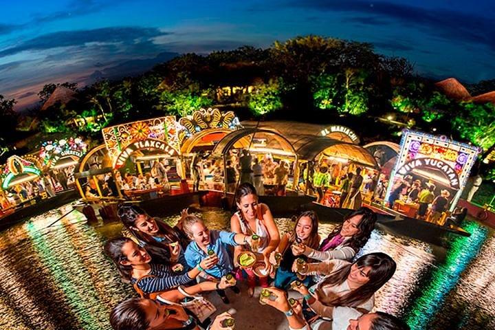 プラヤ デル カルメンとカンクンのソキシミルコ ツアー メキシカン フォルクロール