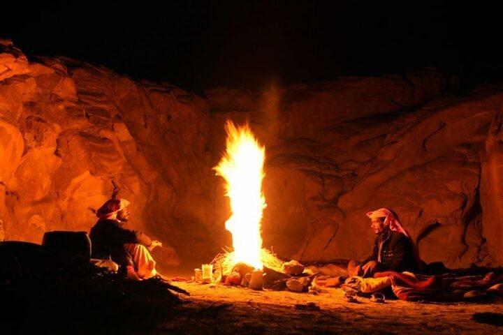 Safari beduino de Sharm El Sheikh y recorrido de observación de estrellas con paseo en camello en el desierto