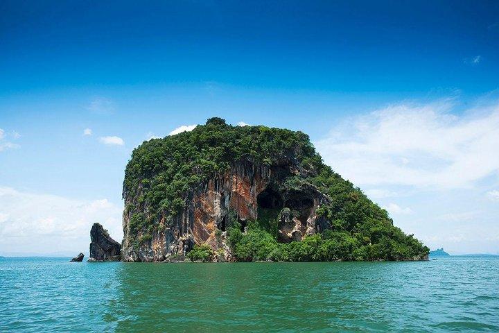 コタラベング島の海の洞窟カヤックでランタマングローブツアー