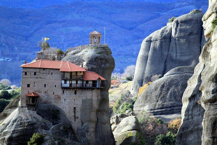 4 Tage: Meteora, Delphi, Ioannina Lake City & Best of Greek Villages Experience