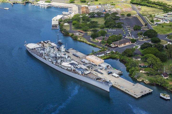 マウイ島からオアフ島への日帰り旅行：真珠湾攻撃ヒーローズアドベンチャー