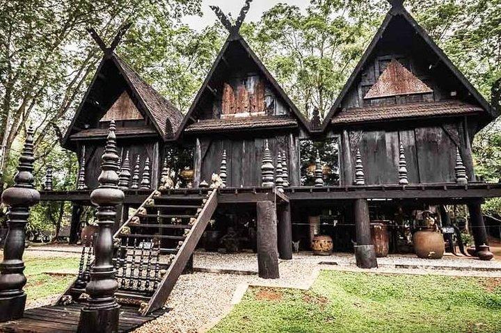 Templo de Chiang Rai branco e preto e azul