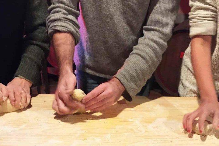 Pasta Making Class bij een wijnmakerij uit de 12e eeuw op het Toscaanse platteland