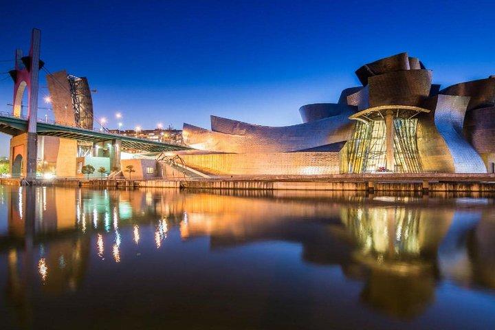 ビルバオ市内中心部からビルバオ空港へのビルバオプライベートトランスファー