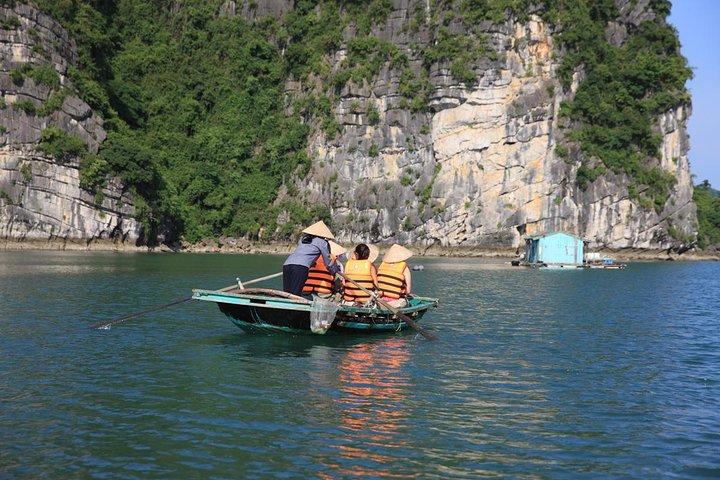 Bai Tu Long Luxury Cruises 2D / 1Nツアー：カヤック、自然のままの場所での水泳