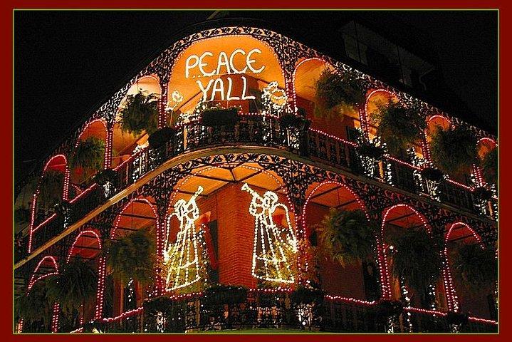 Tour a piedi di New Orleans Jingle Bells, Booze, History, Paranormal e Voodoo