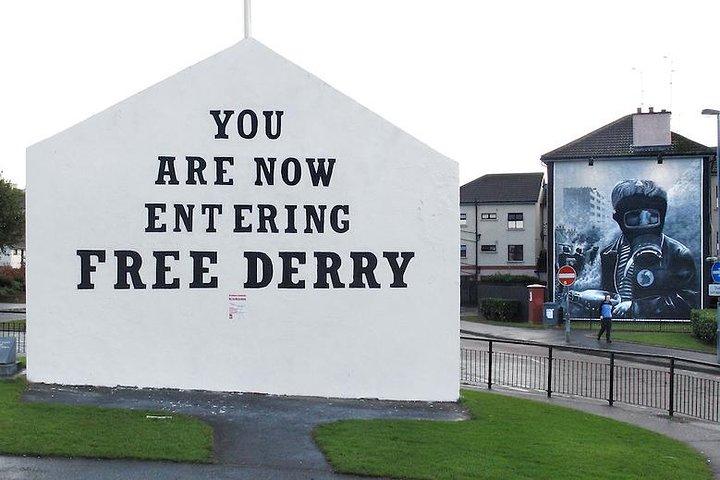Excursion privée d'une journée complète de luxe à Derry Londonderry au départ de Belfast