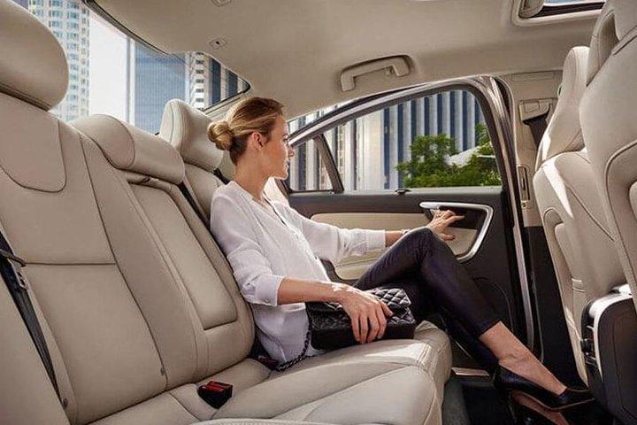Low Cost: - Noleggio di servizi di auto di lusso executive per l'intera o mezza giornata a Toronto