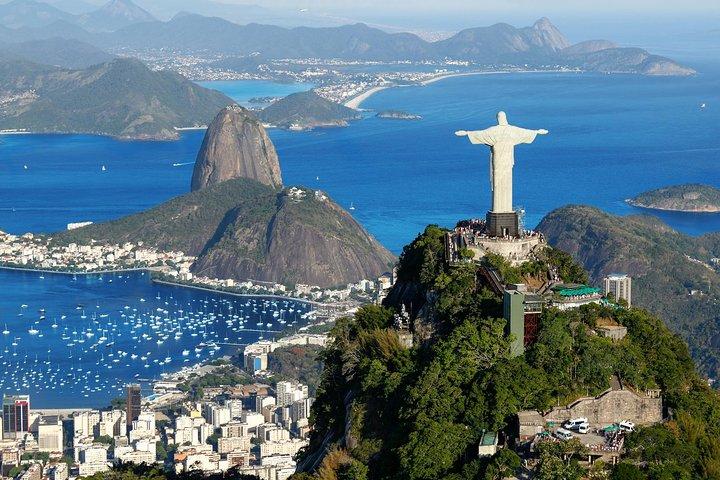 Un Día en Rio - Cristo Redentor en Tren, Pan de Azúcar, Maracaná, Escaleras 
Selarón y Almuerzo