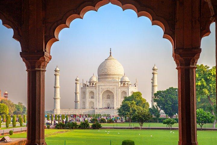 Sunrise Taj Mahal, Agra Fort & Baby Taj Tour from Jaipur by Car
