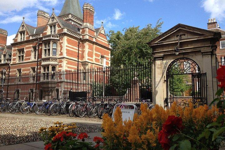 地元の人と一緒にロンドンからケンブリッジへの日帰り旅行：プライベート＆パーソナライズ