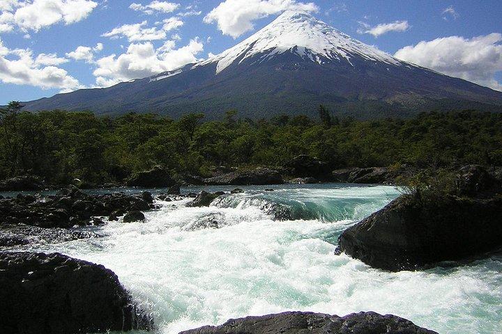 プエルト バラス：終日オソルノ火山とペトロウエ滝