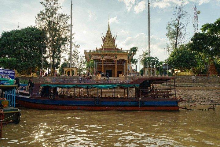 Kampong Phluk Floating Village Tour em barco