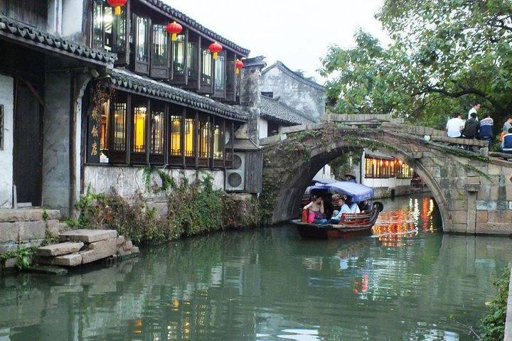 Suzhou Private Transfer til Zhouzhuang Water Town med Shanghai Drop-off Option