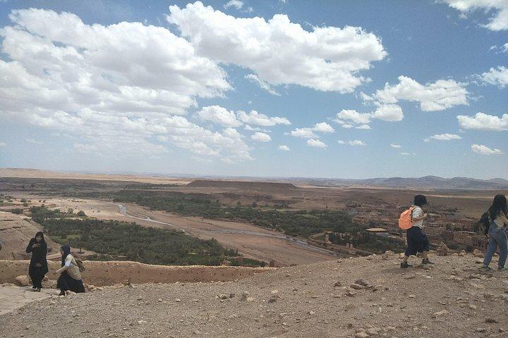 アイット ベン ハドゥ カスバとワルザザートへの日帰り旅行