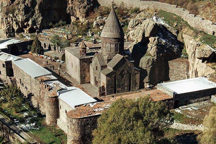 ガルニ寺院とゲハルト修道院への交通手段のレンタル