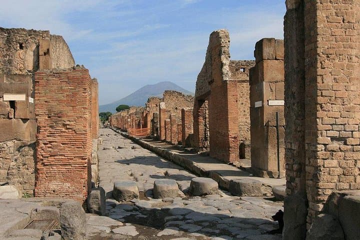 Private Tour: Pompeii and Positano Day Trip from Rome