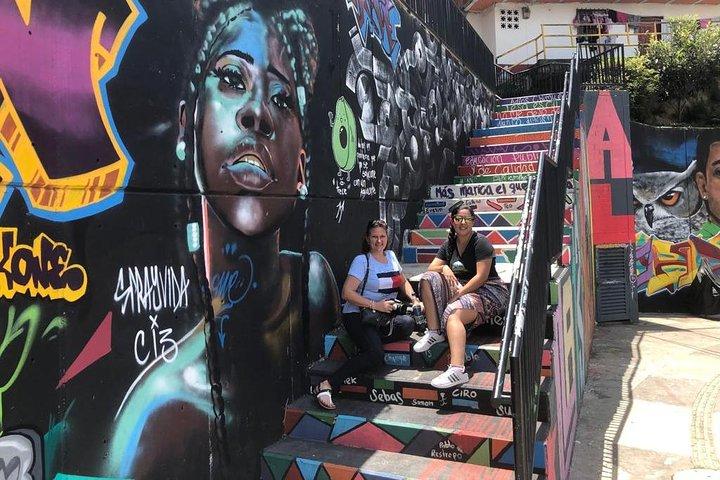 Comuna 13 Graffiti Tour with Metrocable