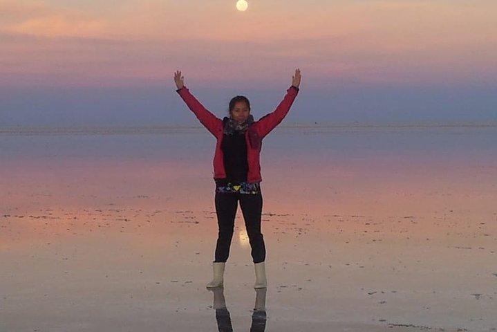 Uyuniのプライベート3日間ツアーUyuni Salt FlatsとTaykaホテル