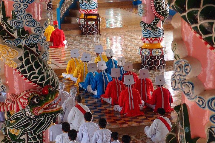 カオダイ寺院とクチトンネルへのプライベートツアー