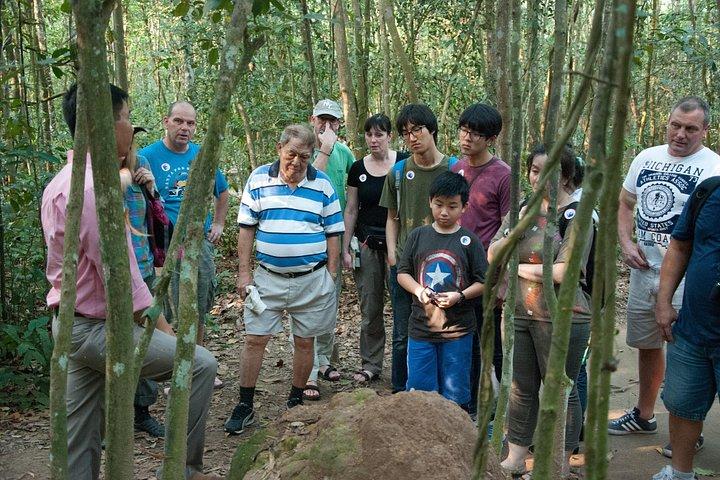 カオダイ寺院とクチトンネルへのプライベートツアー