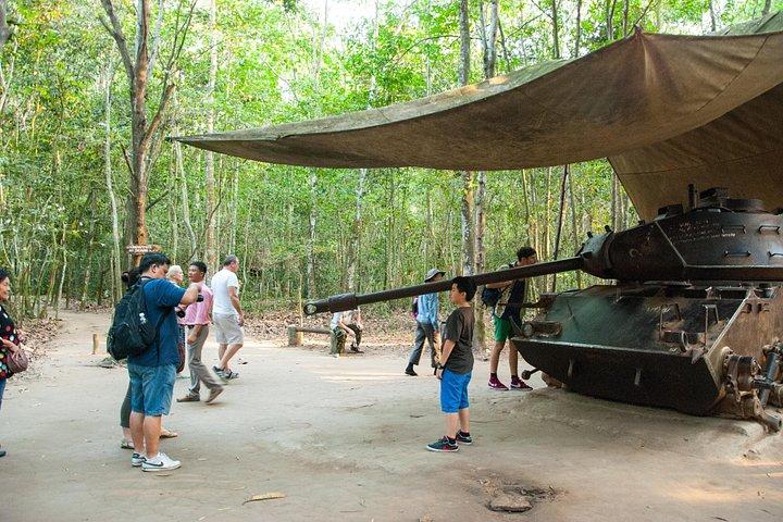 カオダイ寺院とクチトンネルへのプライベートツアー