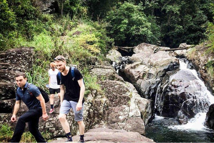 Van Kandy : Watervaltrekking in Knuckles Mountain Range
