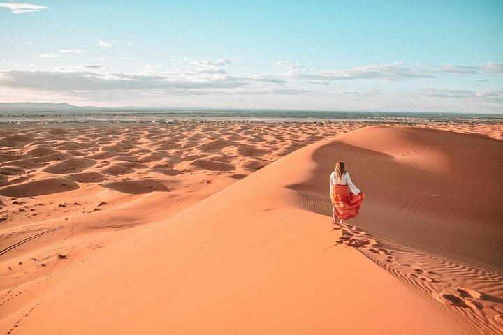 マラケシュからのメルズーガ砂漠ツアーとラクダ乗り