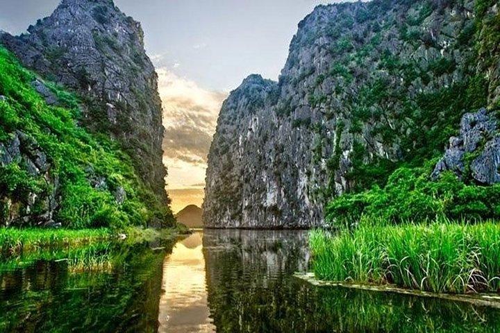 Luxe Hoa Lu - Trang An - Mua Cave 1-daagse tour - per limousine en kleine groep
