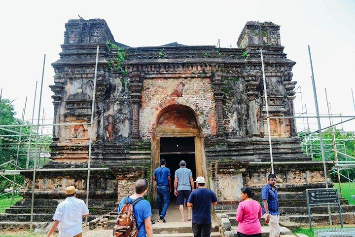 限定：古代都市ポロンナルワをトゥクトゥクで探索