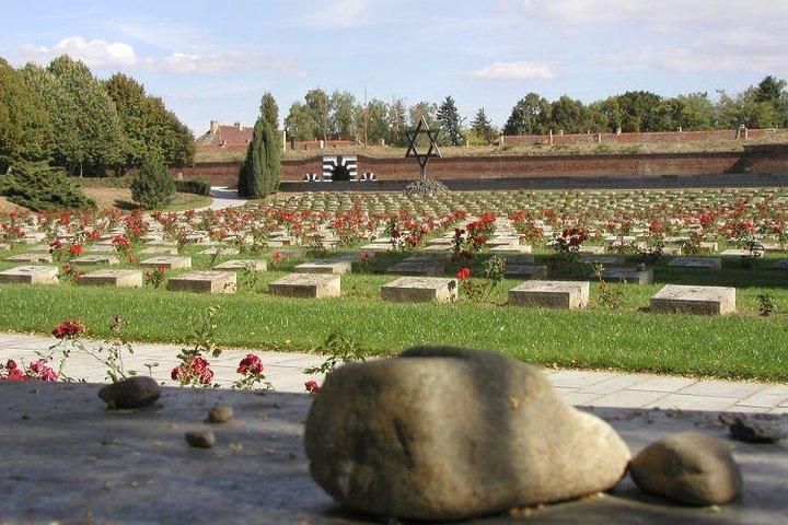 Från Prag: Terezin med antagning