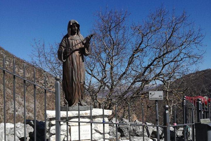 ローマからカシアとスポレート:ウンブリアを巡る日帰り旅行