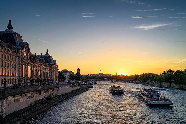 Paris à noite com cruzeiro no rio Sena e transporte de luxo de ida e volta