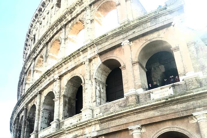 Colosseum guided tour with visit to the arena