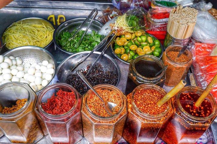 Private Saigon Street Food Tour con moto