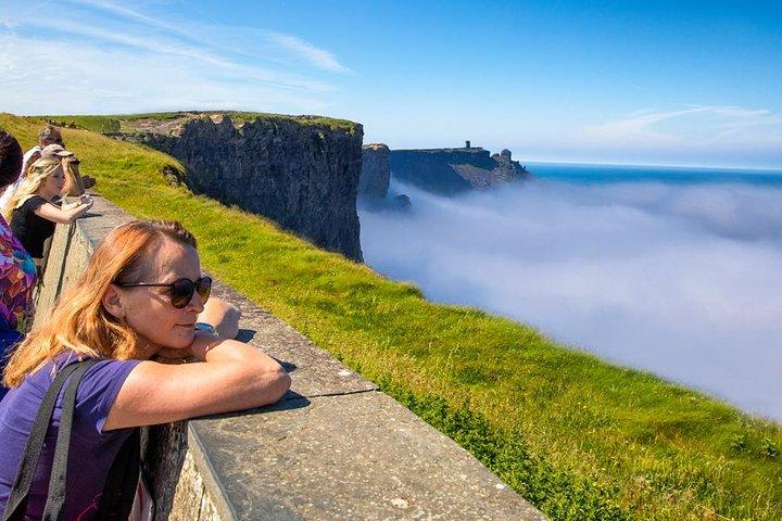 Vanuit Dublin : Kliffen van Moher, boottocht & grotten van Ailwee
