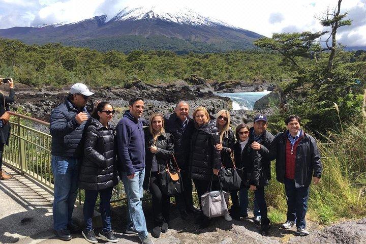 終日オソルノ火山とペトロフエ滝小グループツアー