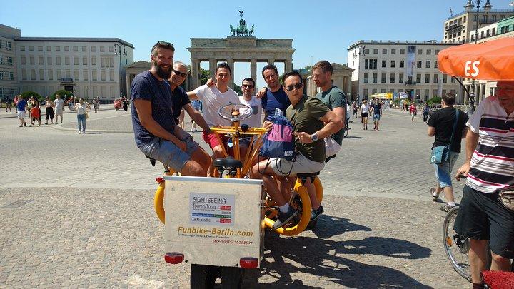 Berlin: Guided Private Sightseeing Tours with Funbikes, Teambikes