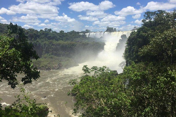 先祖伝来のイグアス：アルゼンチン滝とグアラニコミュニティツアー